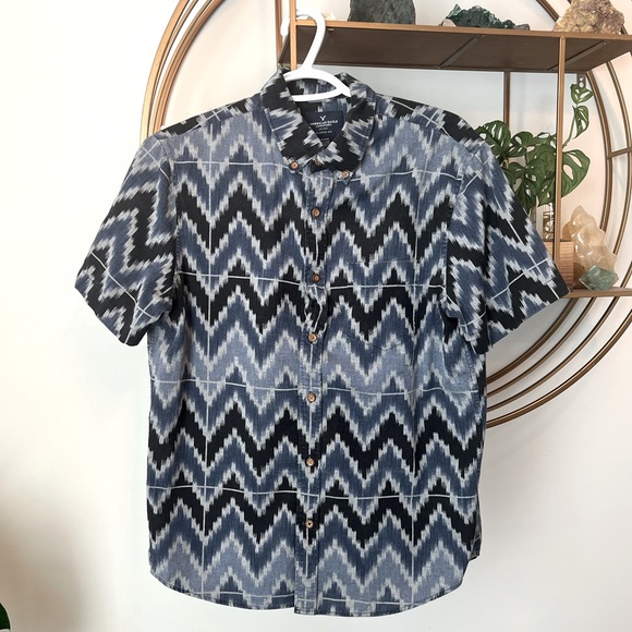 American Eagle Outfitters Other - Men’s American Eagle button-down short-sleeved shirt